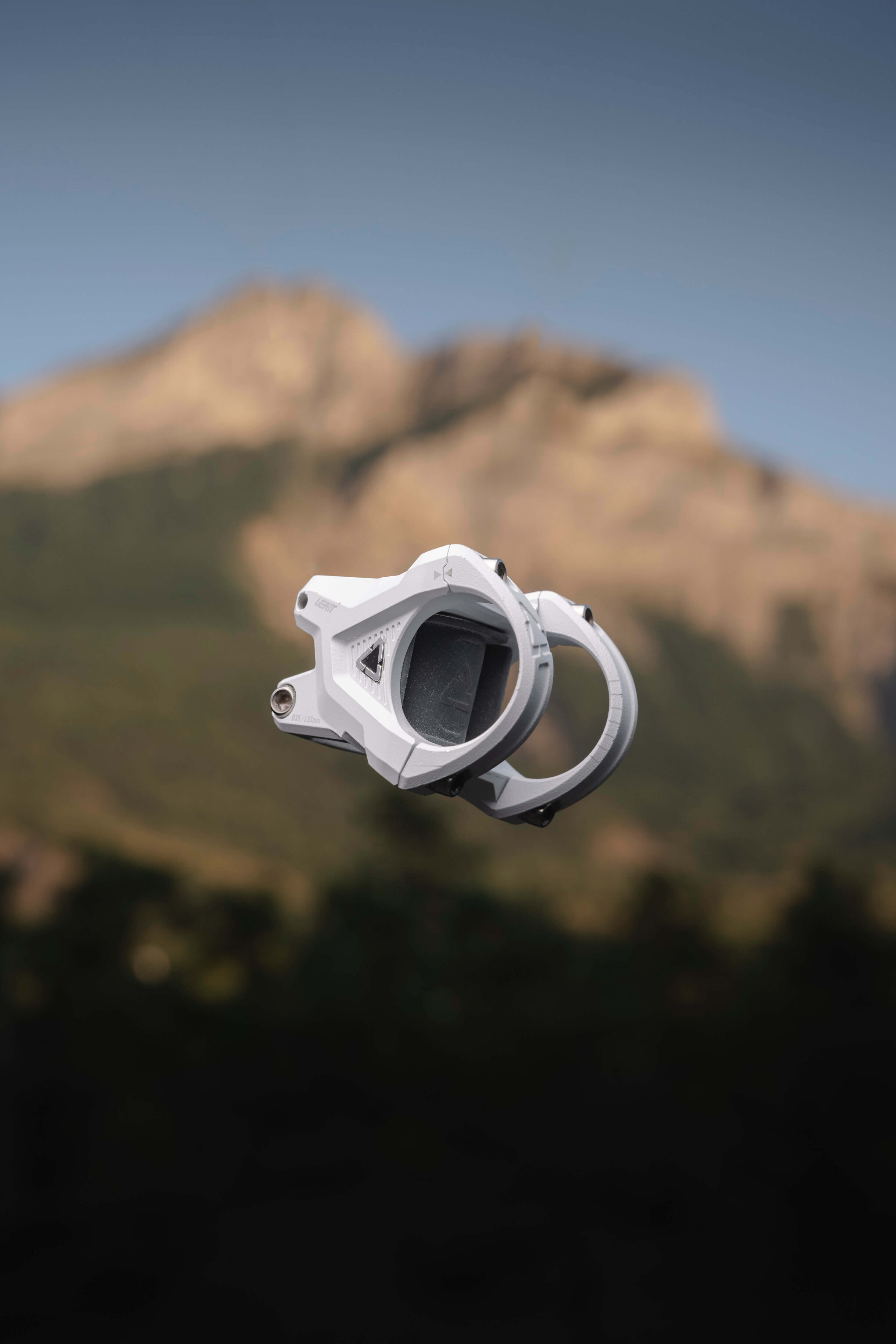 Leatt MTB Vorbauten 2025 in Aluminium und CeraMAG mit Zero-Gap Frontplatte
